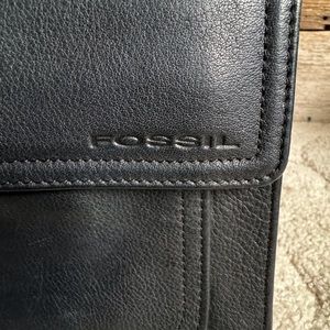 Small crossbody bag. Perfect little Fossil alley on straps.